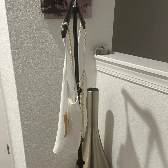 Nicki Minaj White Camisole with Gold Chain Straps - Picture 5 of 6